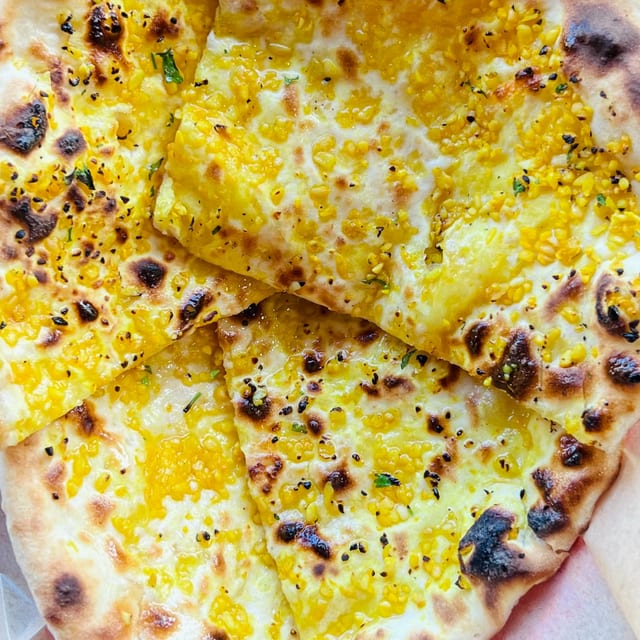 Special Naan (Cheesy Garlic).